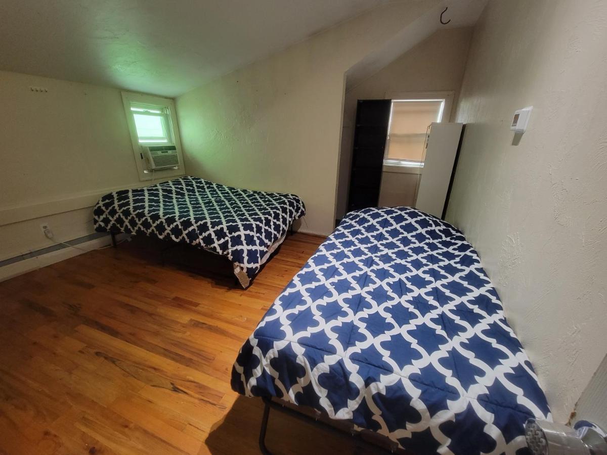 Private Bedroom Near Boston Exterior foto