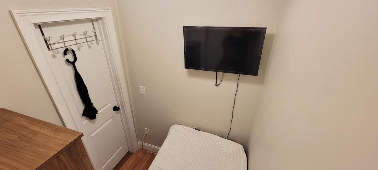 Private Bedroom Near Boston Exterior foto