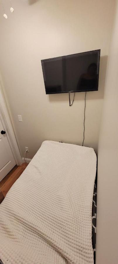 Private Bedroom Near Boston Exterior foto