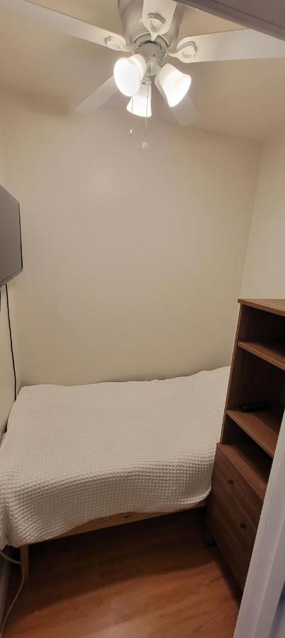 Private Bedroom Near Boston Exterior foto