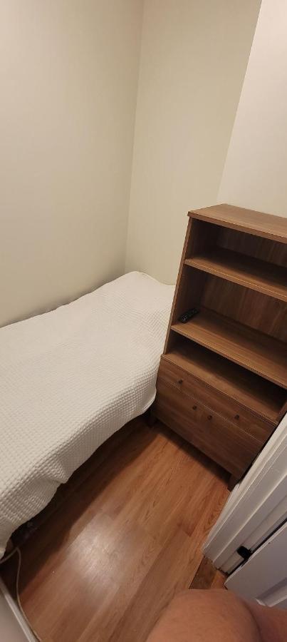 Private Bedroom Near Boston Exterior foto