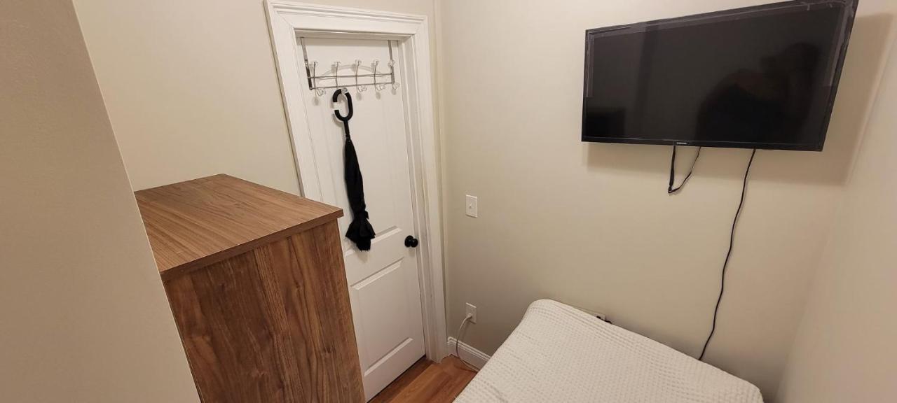 Private Bedroom Near Boston Exterior foto