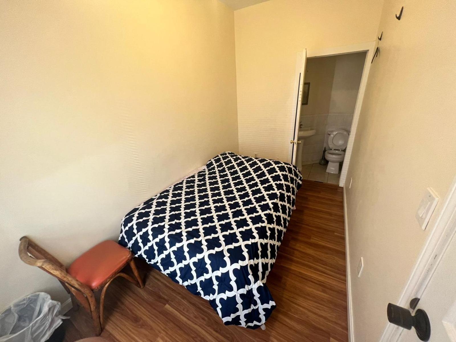 Private Bedroom Near Boston Exterior foto