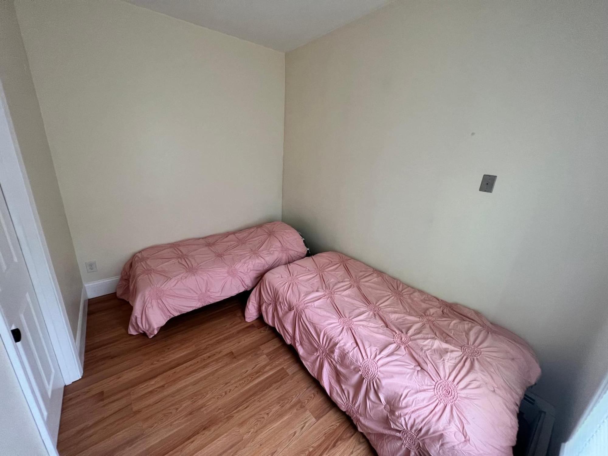 Private Bedroom Near Boston Exterior foto