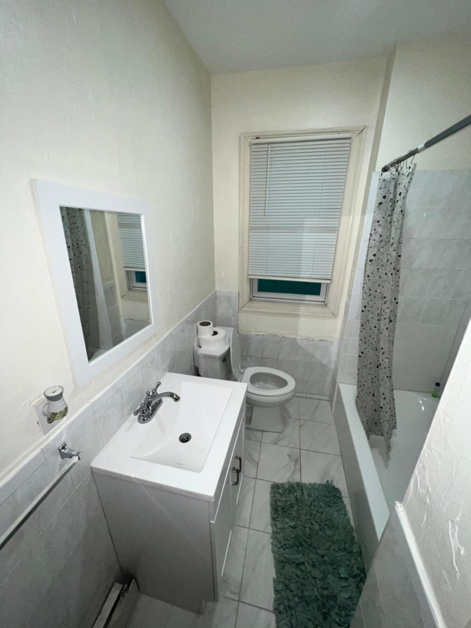 Private Bedroom Near Boston Exterior foto