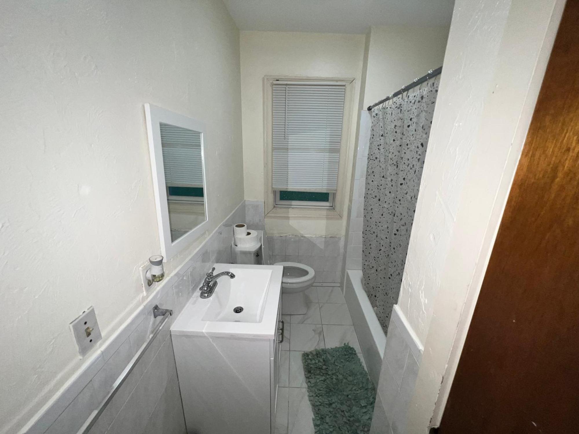 Private Bedroom Near Boston Exterior foto