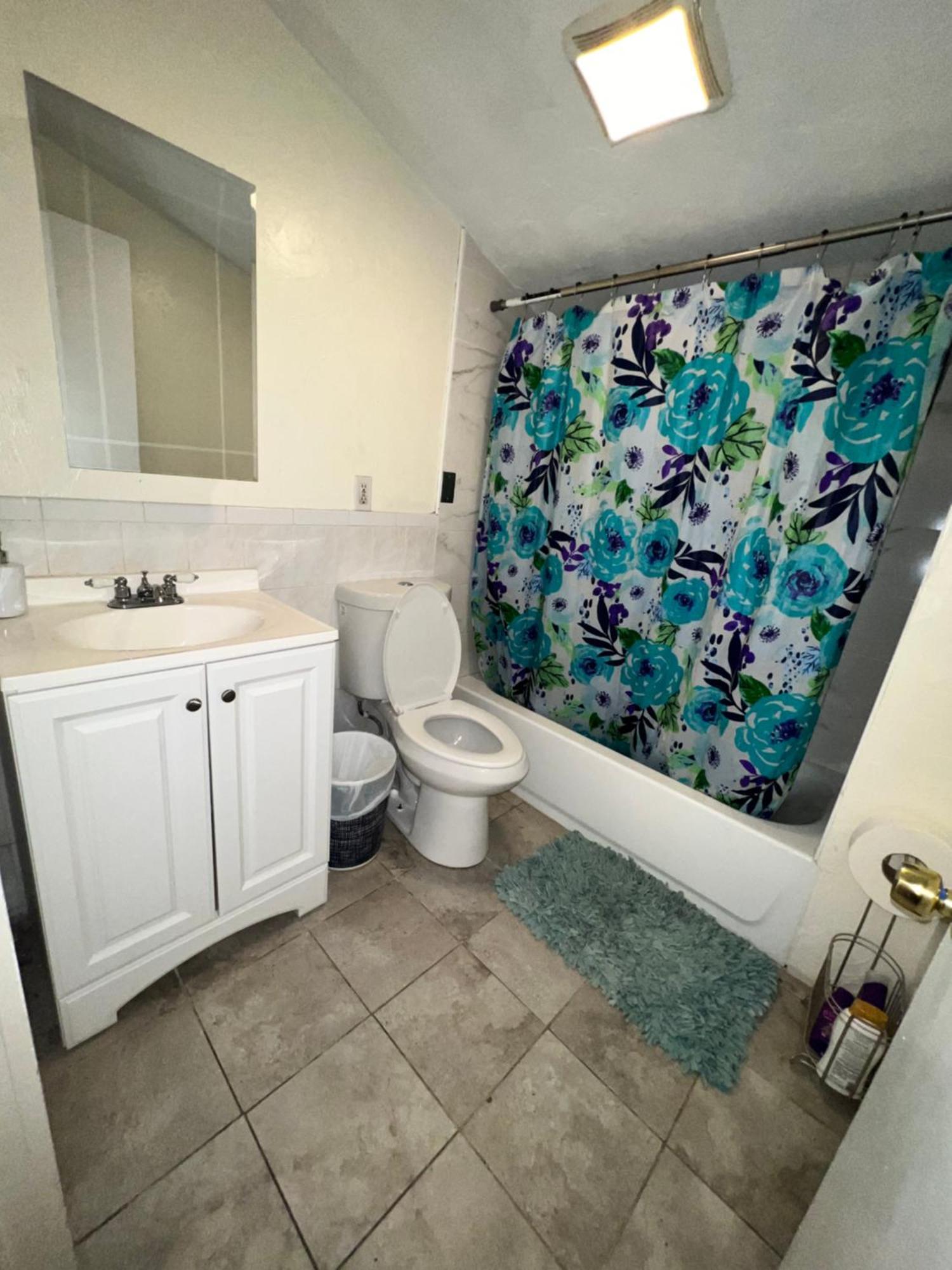 Private Bedroom Near Boston Exterior foto