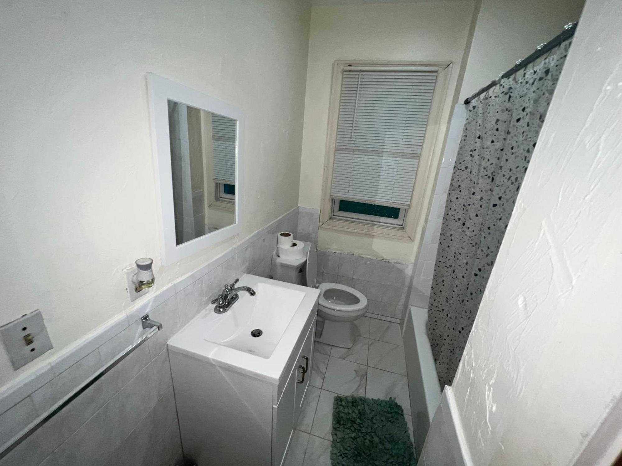 Private Bedroom Near Boston Exterior foto