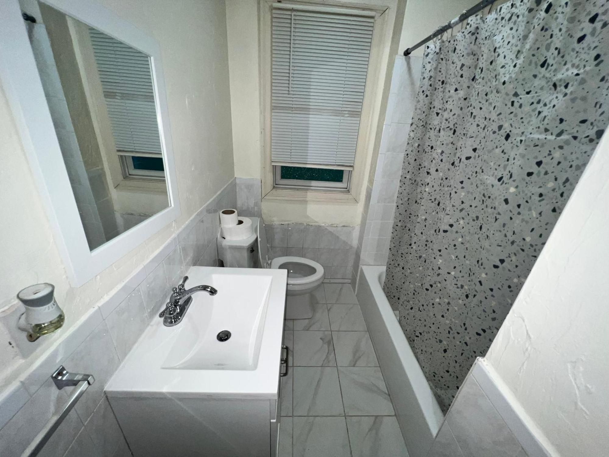 Private Bedroom Near Boston Exterior foto