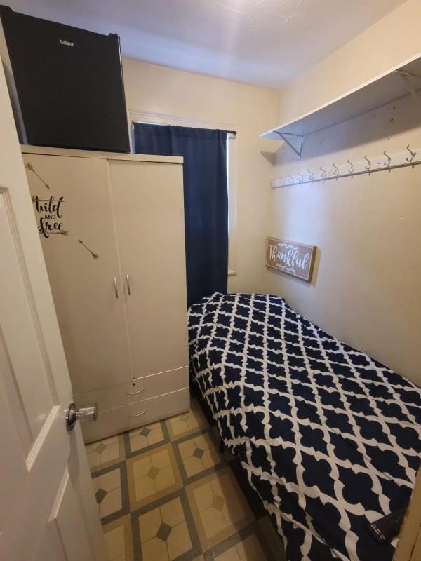 Private Bedroom Near Boston Exterior foto
