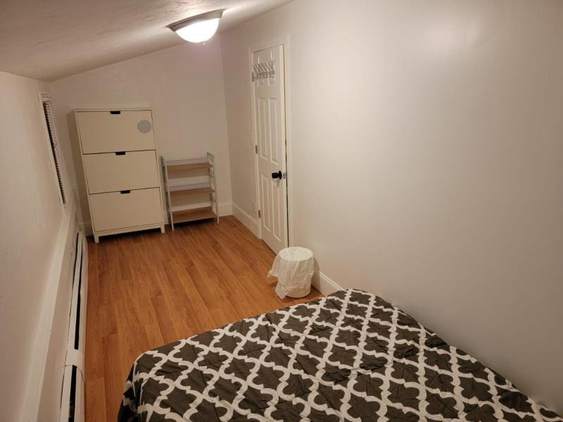 Private Bedroom Near Boston Exterior foto